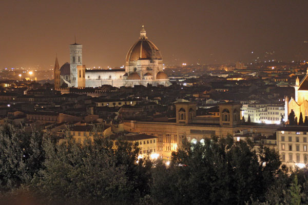 Blick auf Florenz bei Nacht