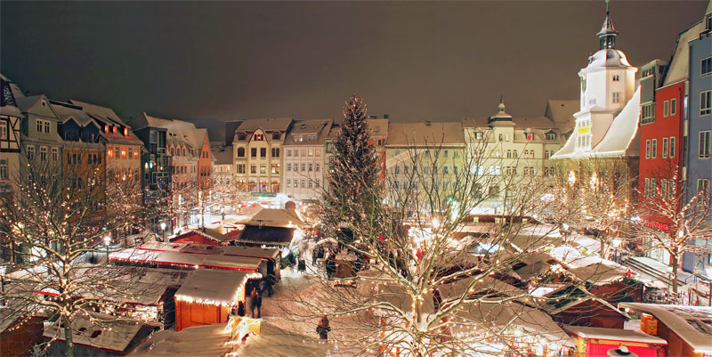 Blick aus der Sportsbar auf den Weihnachtsmarkt